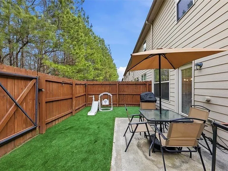 5527 Radford Loop — Photo 4