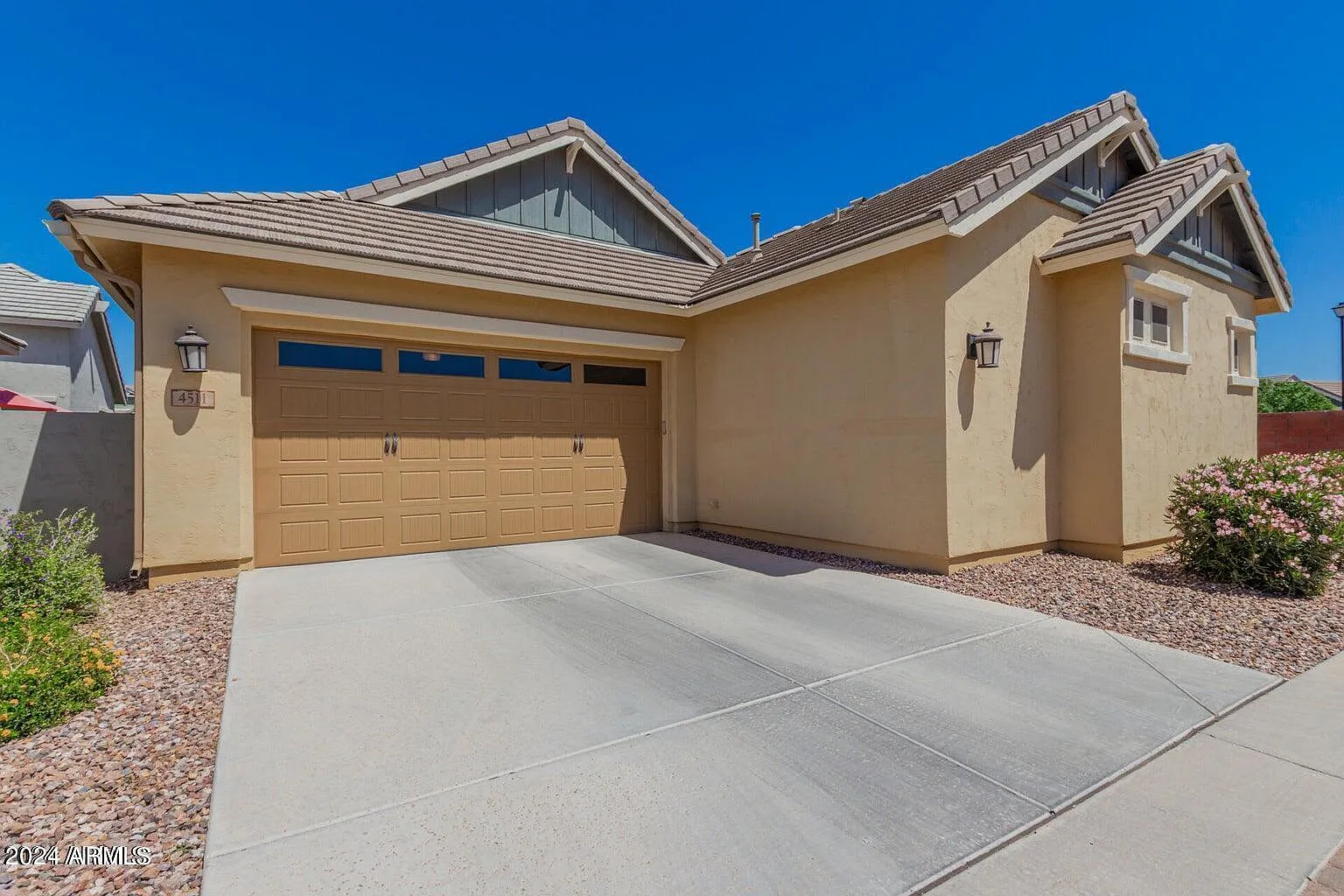 3 bed, 2.0 bath, 1848 sqft, $2,595 — Photo 2