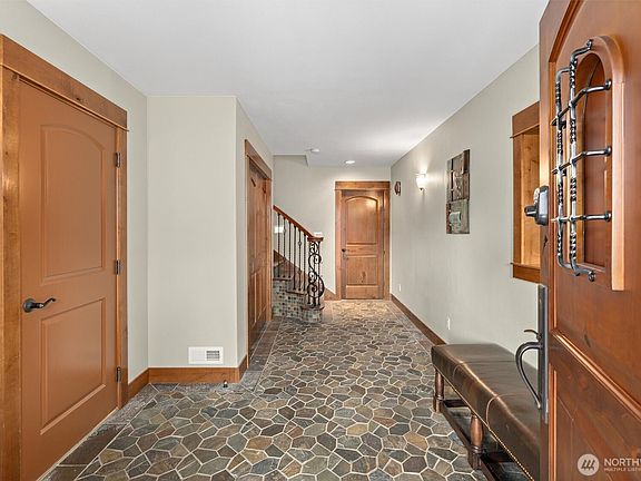 Elegance from the first step, all doors are solid wood>