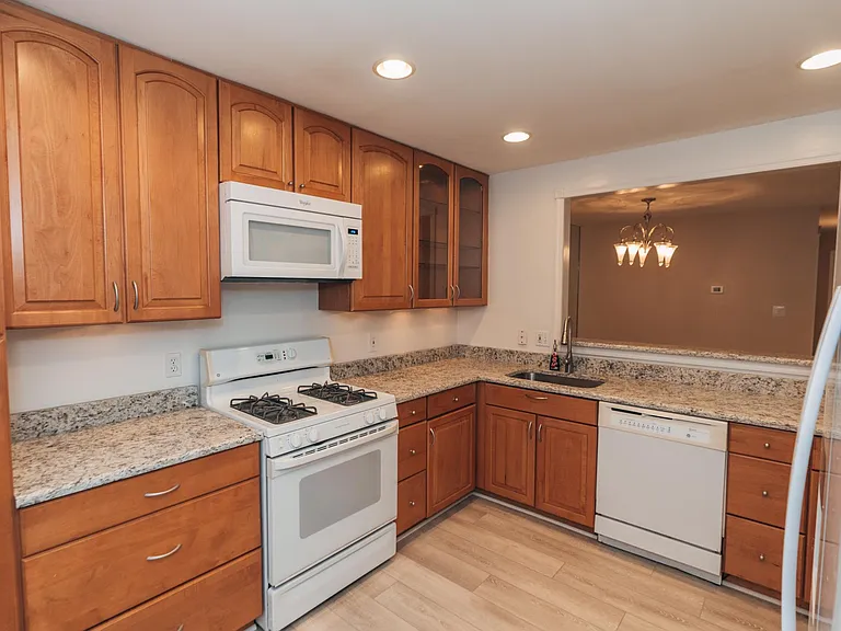 2218 Hunters Run Dr — Photo 9