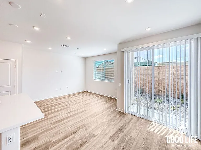 7006 Solara Way — Photo 13