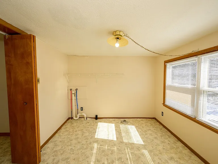 1280 W Vine St — Photo 8