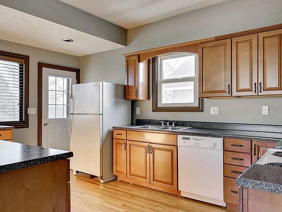 4th image of 923 N 49th St