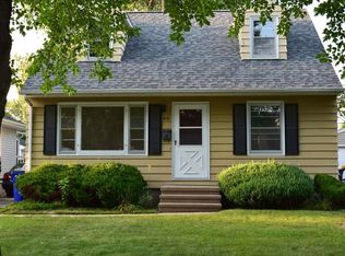 616 41st St NE, Cedar Rapids, IA 52402