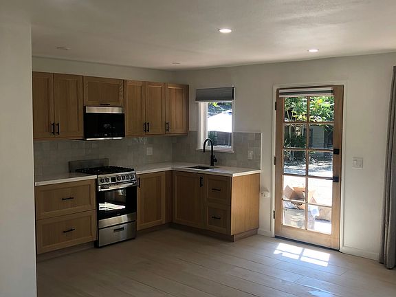 5th image of 412 Mallory Way #16