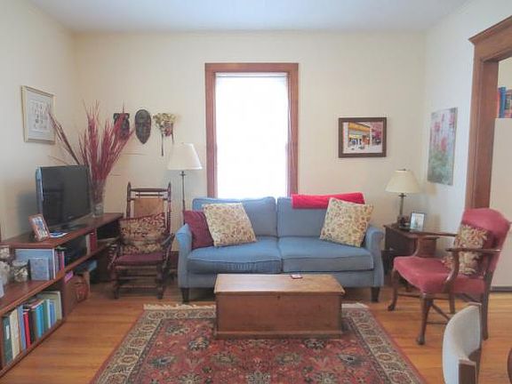 5th image of 109 Sears St
