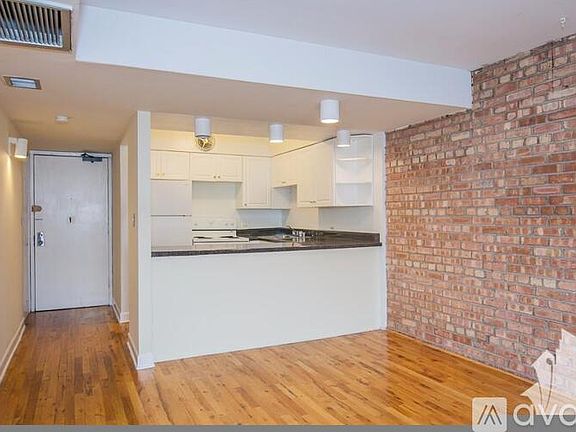 4th image of 1220 N La Salle St #D3