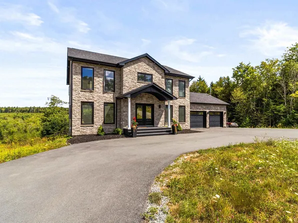 382 Galloway Dr, Halifax, NS B4G 0C5