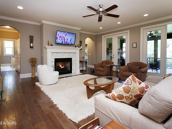 2nd image of 147 Hedgewood Point