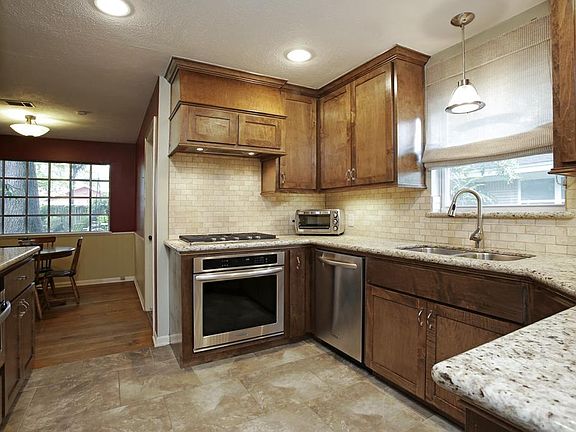 5th image of 10327 Londonderry Dr
