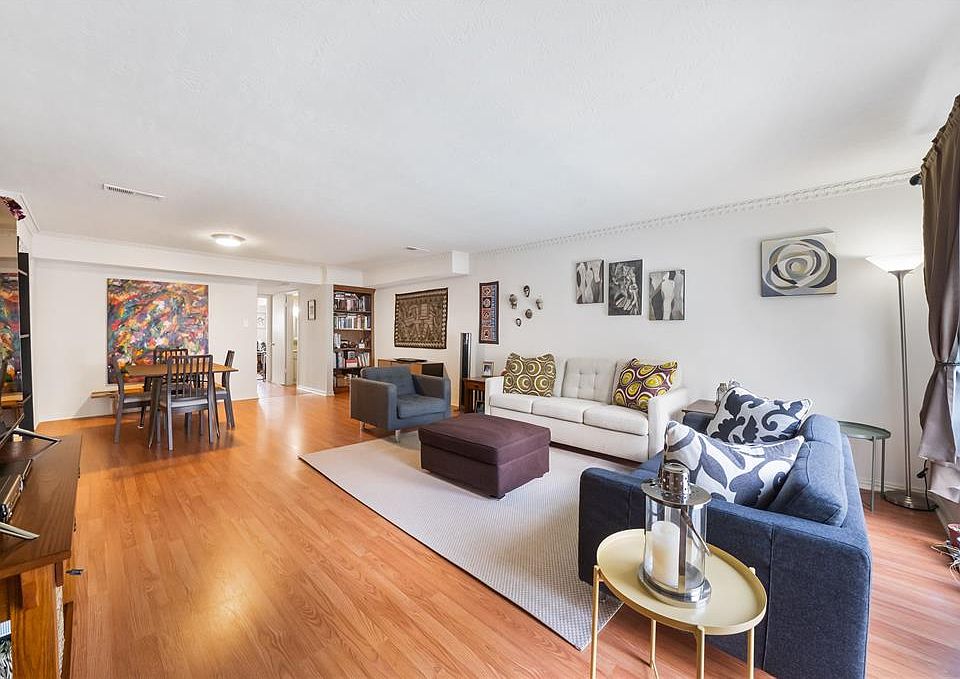 1st image of 527 N Post Oak Ln #527