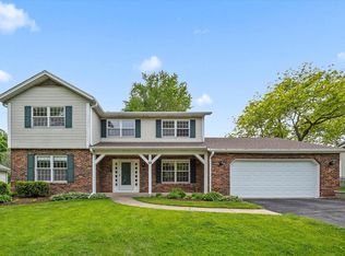 22 Cedar Gate Cir, Sugar Grove, IL 60554