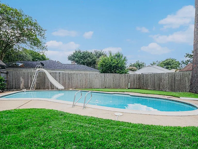 15014 Hollydale Dr — Photo 18