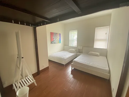 Rented by Nooklyn NYC LLC | media 11