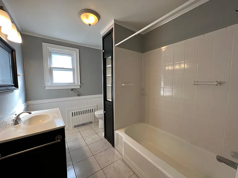 569 Whitney Ave #1R — Photo 13