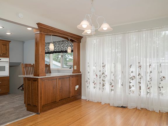 5th image of 6 Woodmere Dr
