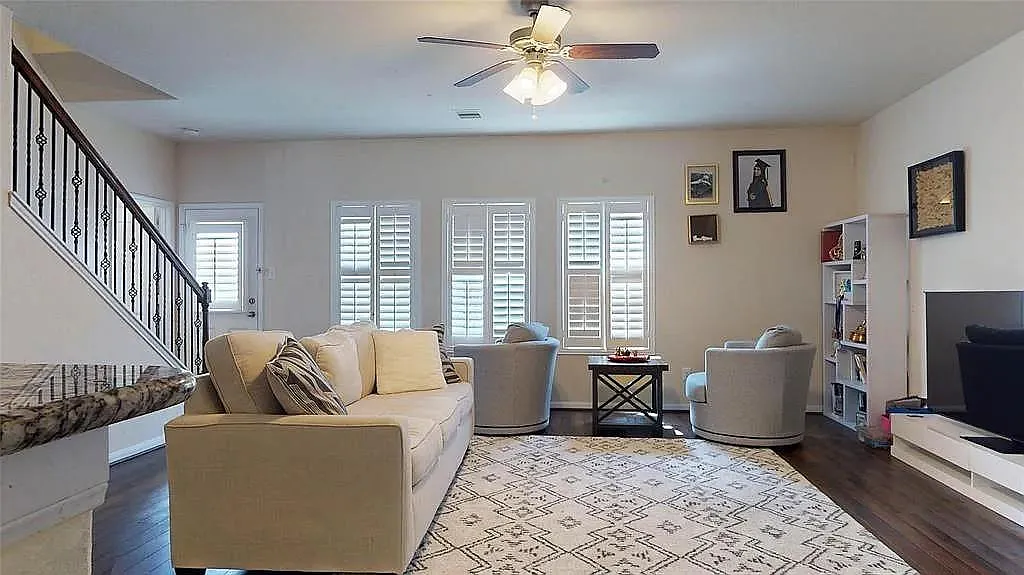 5 bed, 3.0 bath, 2675 sqft, $2,300 — Photo 4