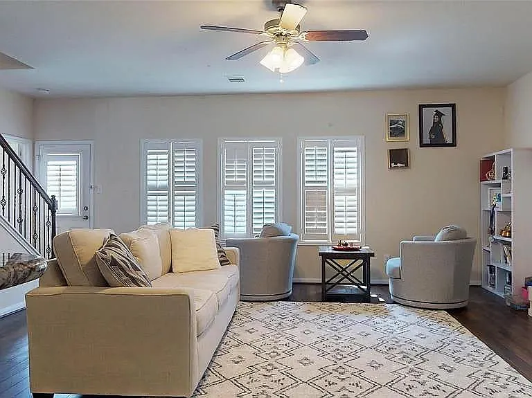 3202 Cabin Wood Way — Photo 4