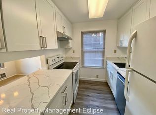 12714 NE 118th St APT 2, Kirkland, WA 98034