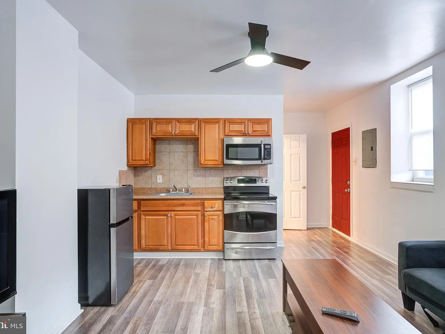 1 bed, 2025 sqft, $1,250 — Photo 3