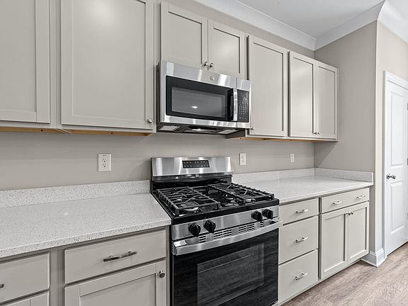 5th image of 113 Pearl St
