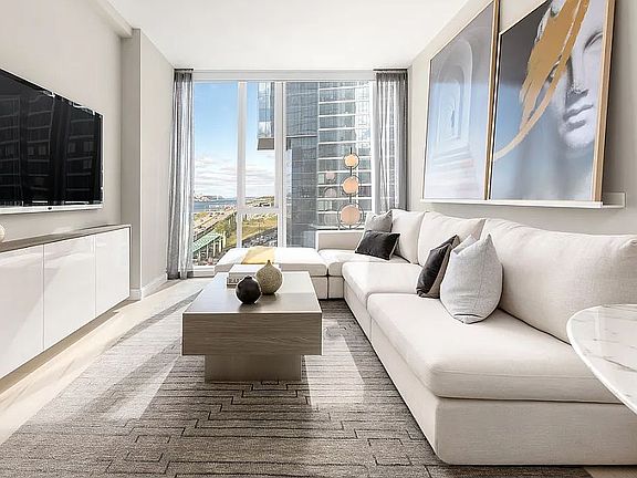 3rd image of 675 W 59th St #707