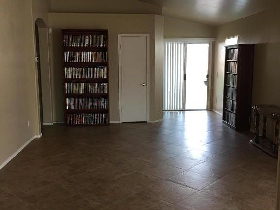 4-LivingRoom