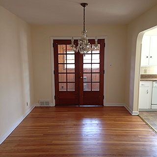 3rd image of 341 W Midlothian Blvd