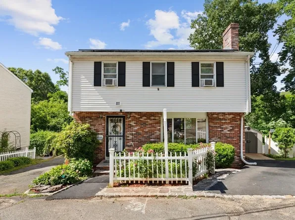 70 Crescent Ln, Malden, MA 02148