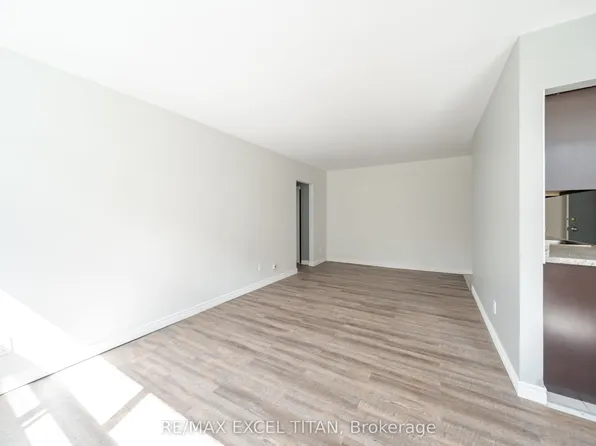 799 Robinson St #27, Burlington, ON L7R 2L4