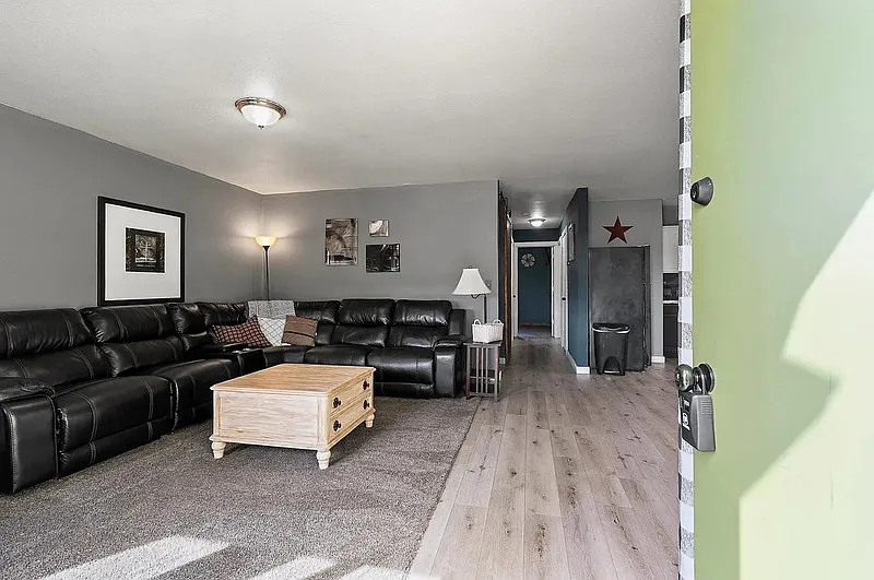 2 bed, 1.0 bath, $1,199 — Photo 3