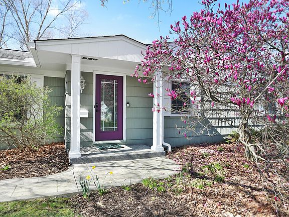 4th image of 362 Crandall Dr