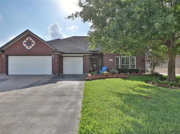 112 Majestic Oak Cir, Lake Jackson, TX 77566