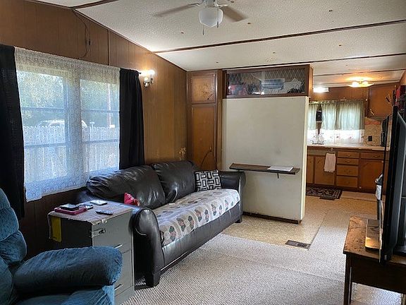 2nd image of 106 NE 5th St