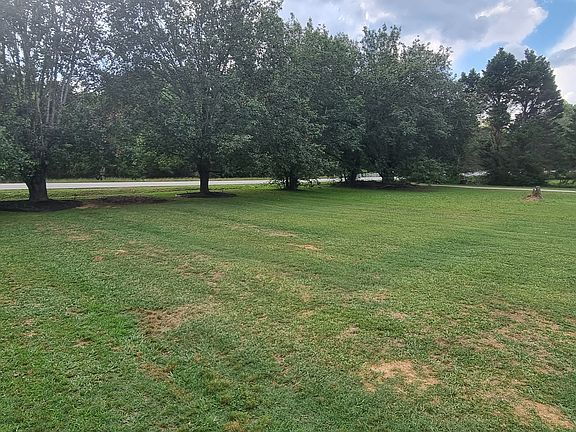 5th image of 2487 Birdie Rd