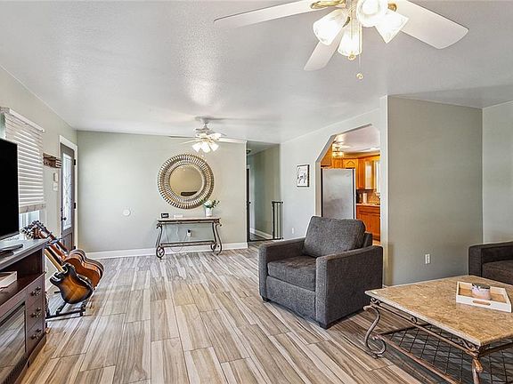 4th image of 3709 Ventura Dr