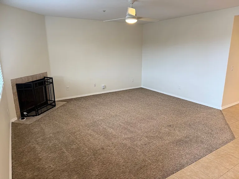 2623 Calle Del Comercio — Photo 3