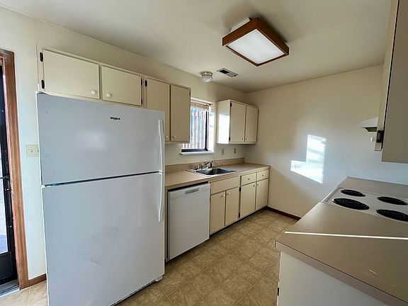 4th image of 207 Eldon St Unit 13