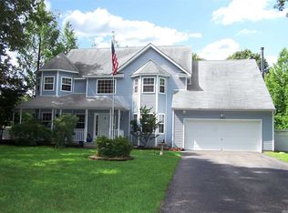 1024 Old Town Rd, Coram, NY 11727