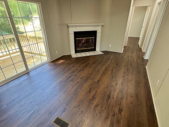 4th image of 223 Barewood Dr