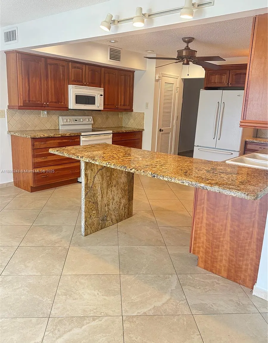 3 bed, 1600 sqft, $2,650 — Photo 1