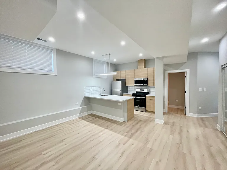 2127 S Marshall Blvd #B — Photo 7