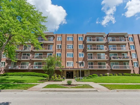 8000 W Foster Ln APT 209, Niles, IL 60714