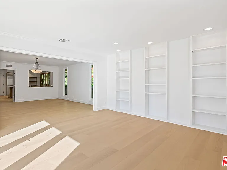 1836 N Doheny Dr — Photo 17