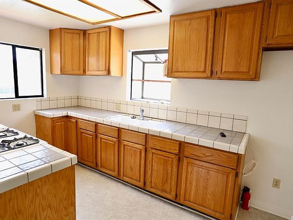 3rd image of 2815 Los Olivos Ln