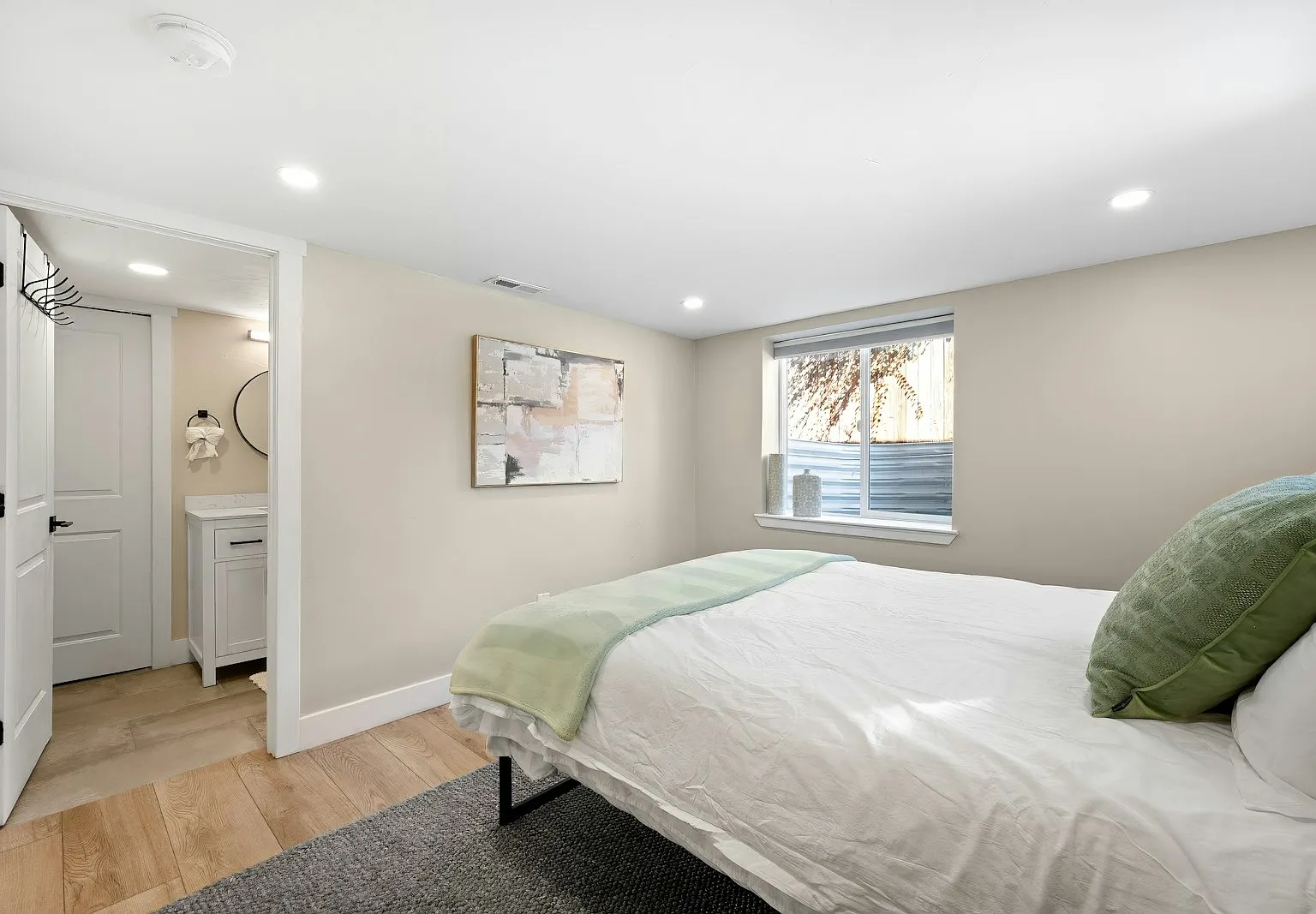1534 Meade St, Unit B — Photo 3