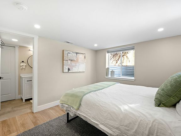 3rd image of 1534 Meade St #B