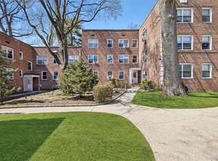 1 Edwards Street #3C, Roslyn Heights, NY
