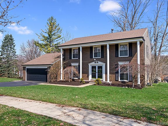 4th image of 1132 Hemlock Dr