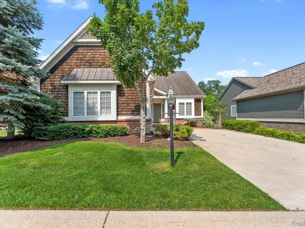 138 Cottage Ln, Milford, MI 48381